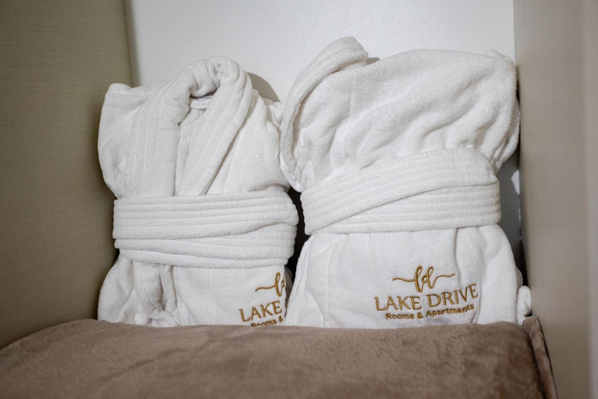 Lake Drive Rooms&Apartments ティラナ エクステリア 写真