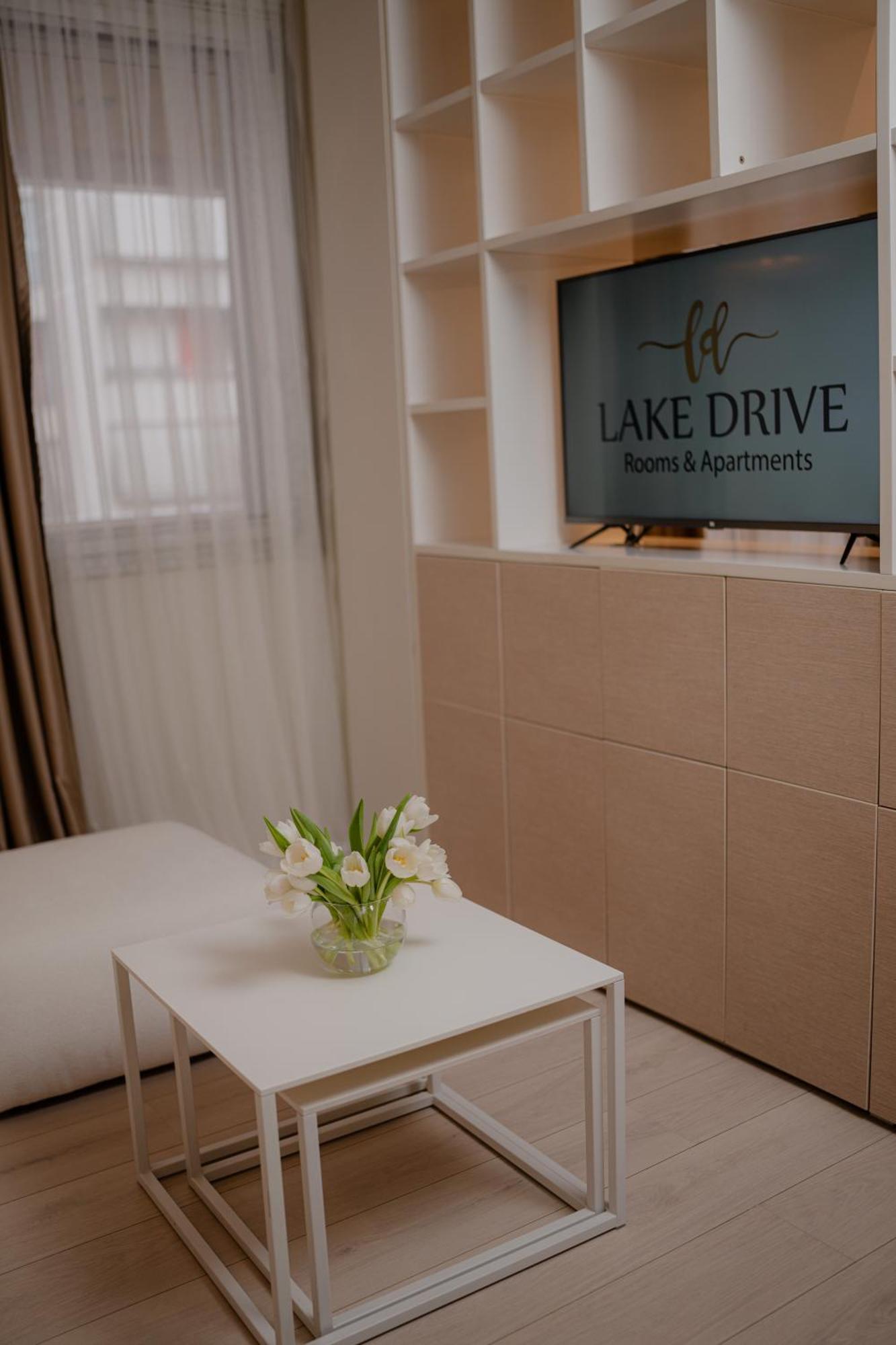 Lake Drive Rooms&Apartments ティラナ エクステリア 写真