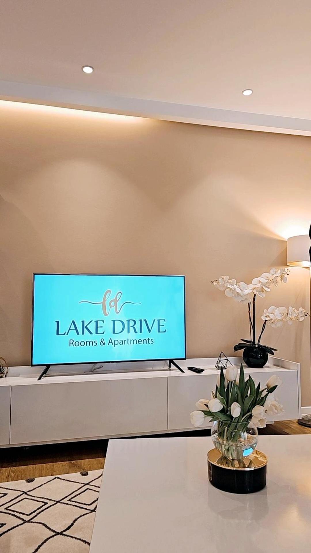 Lake Drive Rooms&Apartments ティラナ エクステリア 写真